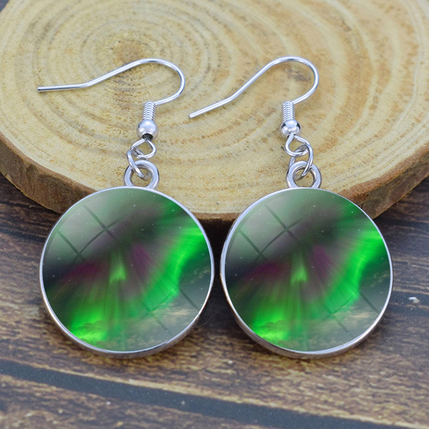 Orecchini pendenti luminosi Aurora Borealis - Gioielli dell'aurora boreale - Orecchini pendenti cabochon in vetro unici - Regalo perfetto per gli amanti dell'Aurora