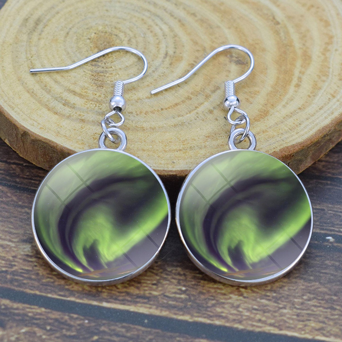 Orecchini pendenti luminosi Aurora Borealis - Gioielli dell'aurora boreale - Orecchini pendenti cabochon in vetro unici - Regalo perfetto per gli amanti dell'Aurora