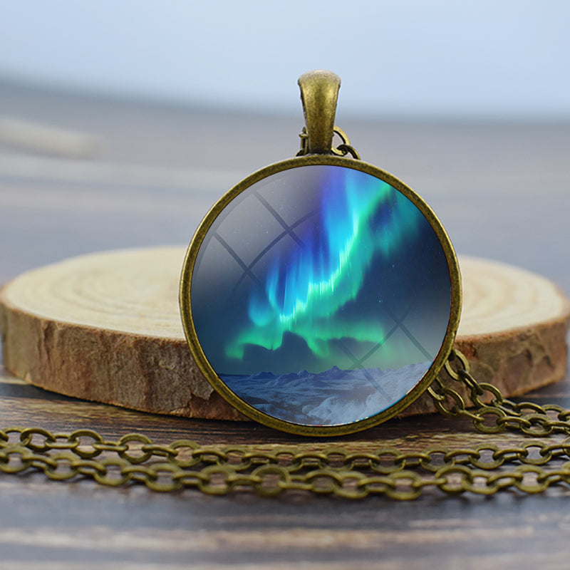 Collier en bronze lumineux Aurora Borealis - Bijoux Northern Light - Collier pendentif dôme en verre unique - Cadeau parfait pour les amoureux des aurores boréales