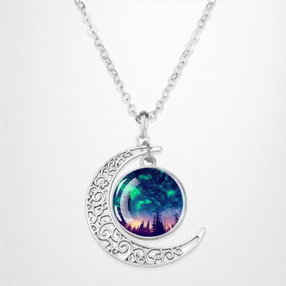 Collier lumineux Aurora Borealis Crescent - Bijoux Northern Light - Collier pendentif cabochon en verre croissant unique - Cadeau parfait pour les amoureux des aurores boréales 