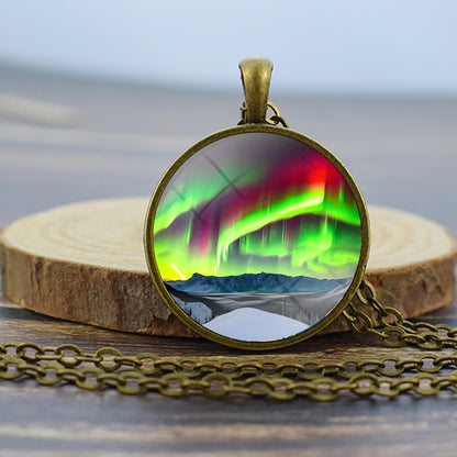 Collier en bronze lumineux Aurora Borealis - Bijoux Northern Light - Collier pendentif dôme en verre unique - Cadeau parfait pour les amoureux des aurores boréales