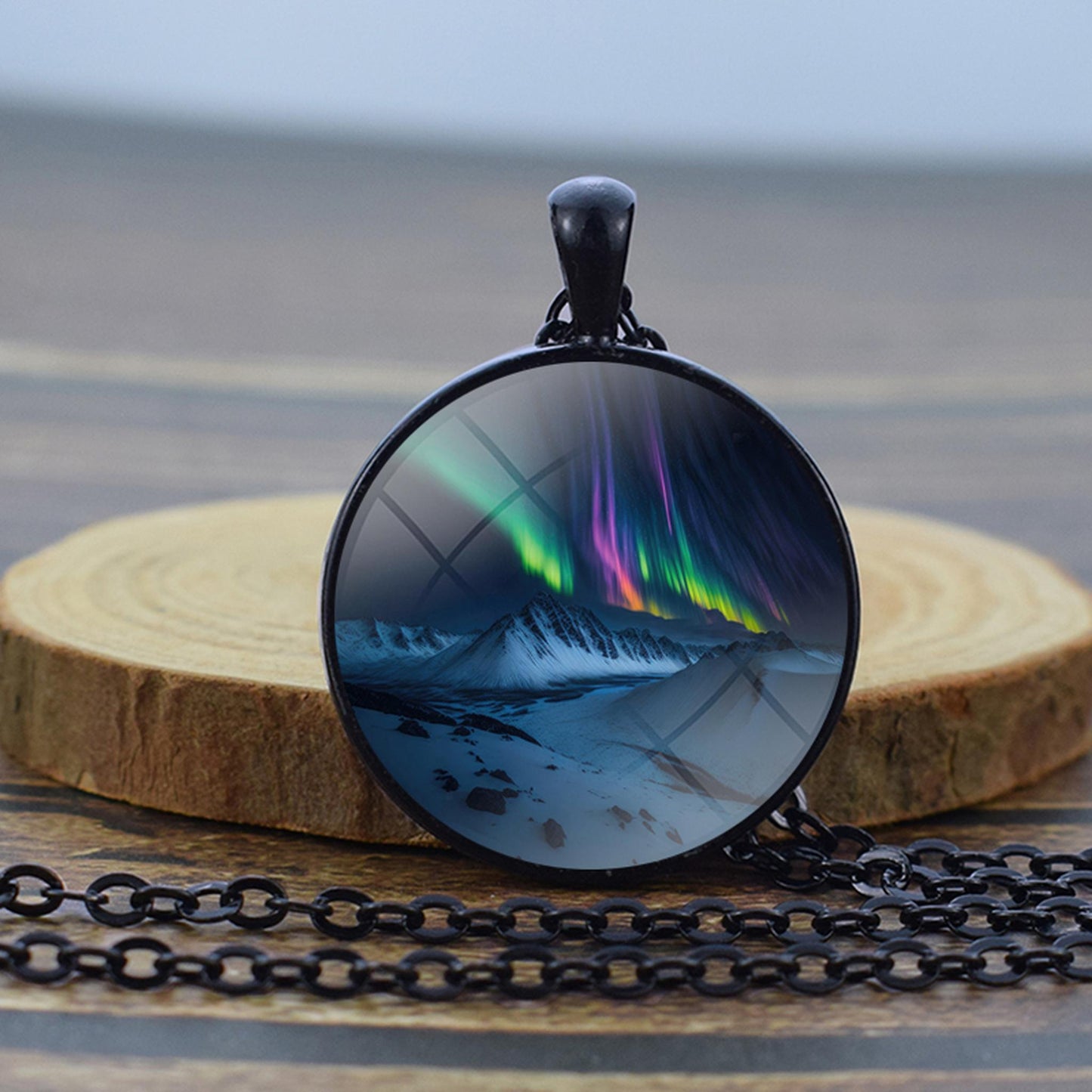 Collier noir lumineux Aurora Borealis - Bijoux Northern Light - Collier pendentif dôme en verre unique - Cadeau parfait pour les amoureux des aurores boréales