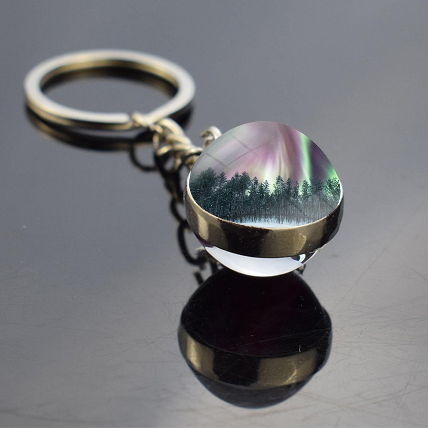 Porte-clés lumineux Aurora Borealis - Bijoux Northern Light - Porte-clés unique en boule de verre double face - Cadeau parfait pour les amoureux des aurores boréales