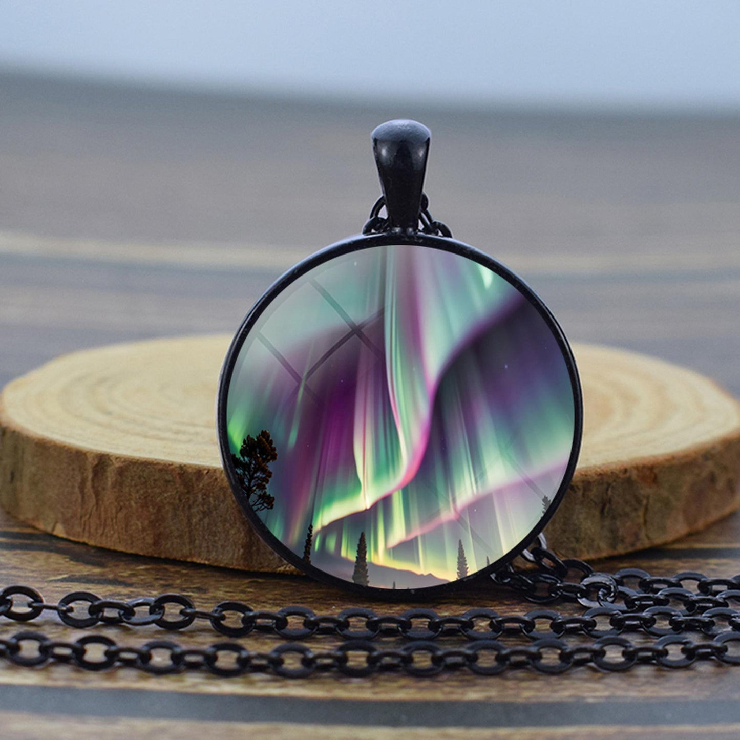 Collier noir lumineux Aurora Borealis - Bijoux Northern Light - Collier pendentif dôme en verre unique - Cadeau parfait pour les amoureux des aurores boréales