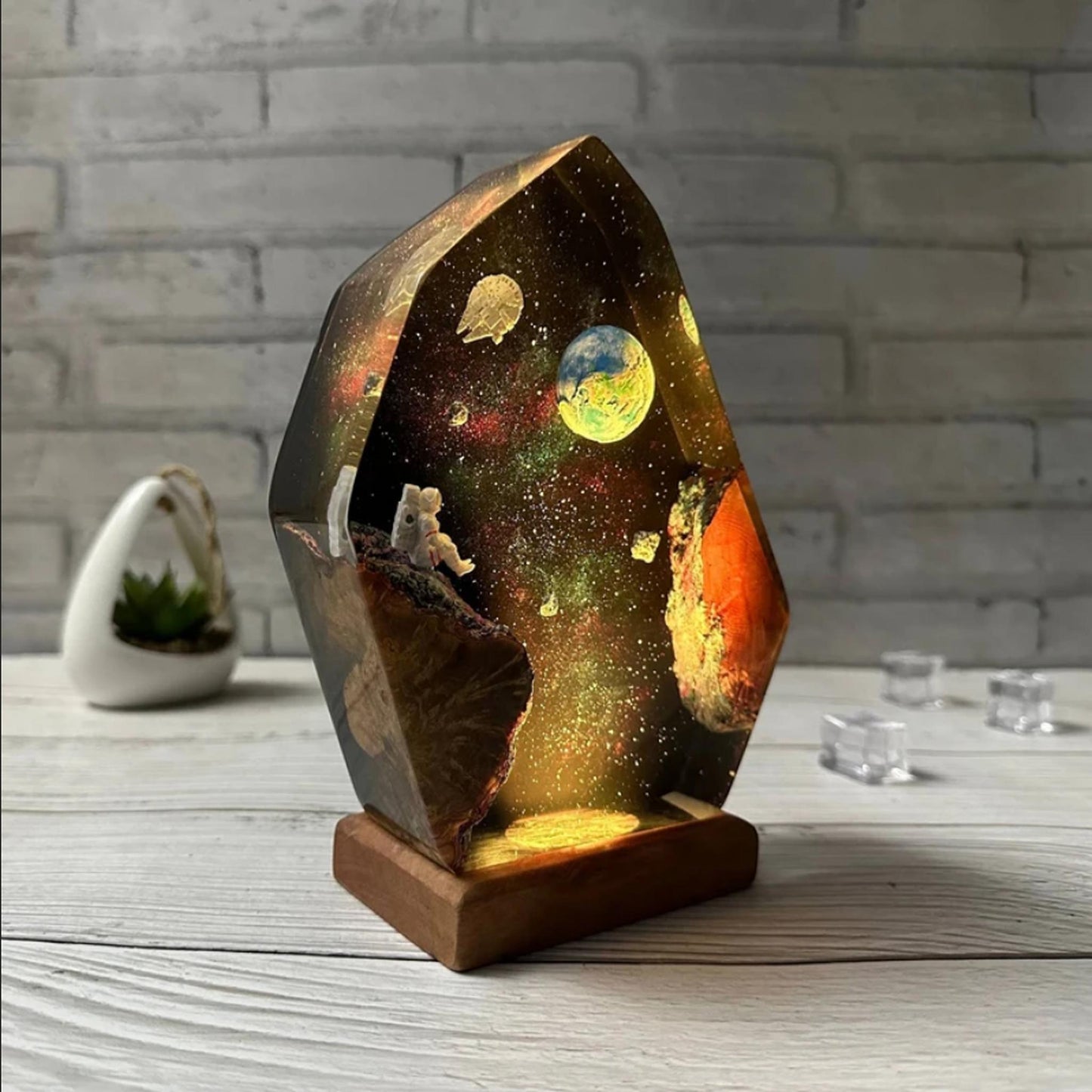 Lampe de Table en résine, univers spatial, lampe de décoration artistique créative, thème des astronautes de la terre, veilleuse avec chargeur USB