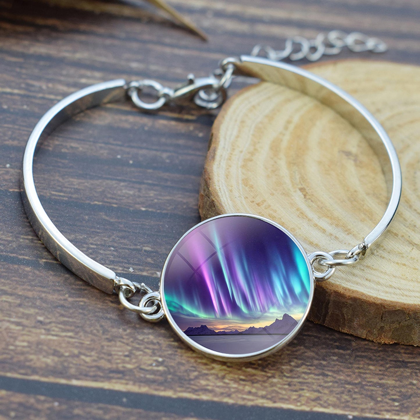 Lysende Aurora Borealis armbånd - Northern Light smykker - Unikt glass Cabochon sølvbelagt armbånd - Perfekt Aurora Lovers-gave