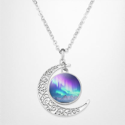 Collier lumineux Aurora Borealis Crescent - Bijoux Northern Light - Collier pendentif cabochon en verre croissant unique - Cadeau parfait pour les amoureux des aurores boréales 