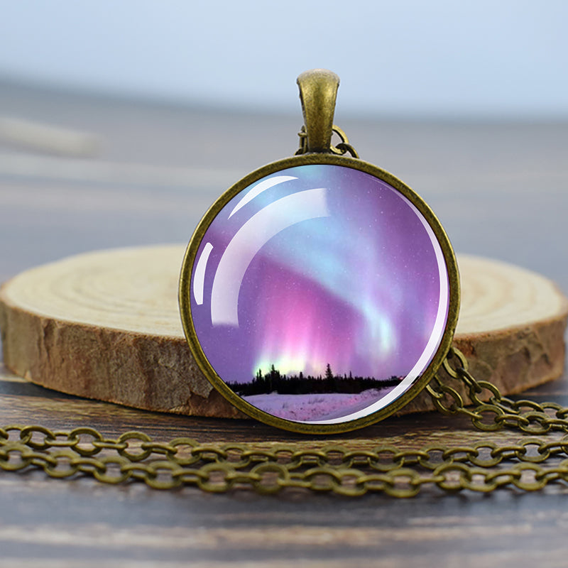 Collier en bronze lumineux Aurora Borealis - Bijoux Northern Light - Collier pendentif dôme en verre unique - Cadeau parfait pour les amoureux des aurores boréales