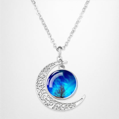 Collier lumineux Aurora Borealis Crescent - Bijoux Northern Light - Collier pendentif cabochon en verre croissant unique - Cadeau parfait pour les amoureux des aurores boréales 