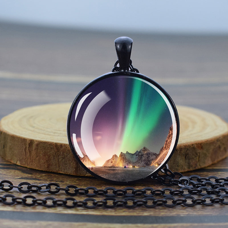 Collier noir lumineux Aurora Borealis - Bijoux Northern Light - Collier pendentif dôme en verre unique - Cadeau parfait pour les amoureux des aurores boréales