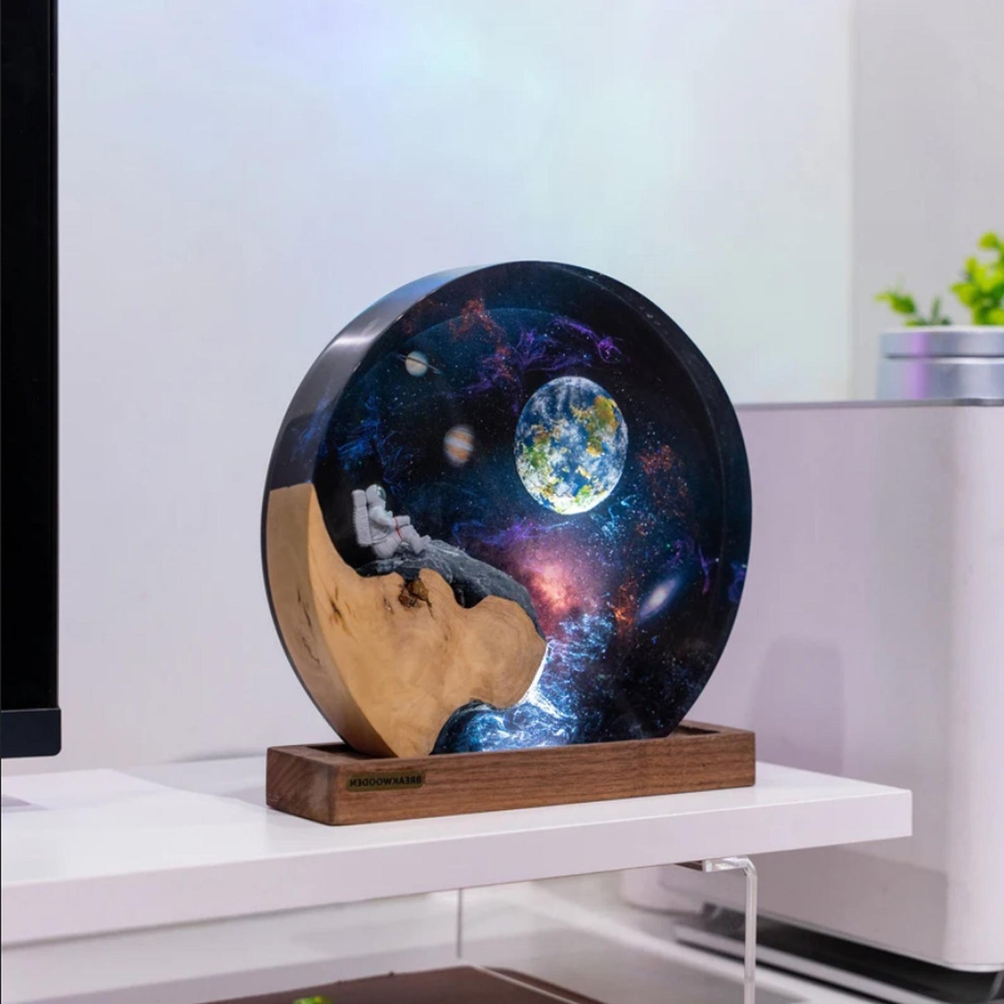 Lampe de Table en résine, univers spatial, lampe de décoration artistique créative, thème des astronautes de la terre, veilleuse avec chargeur USB