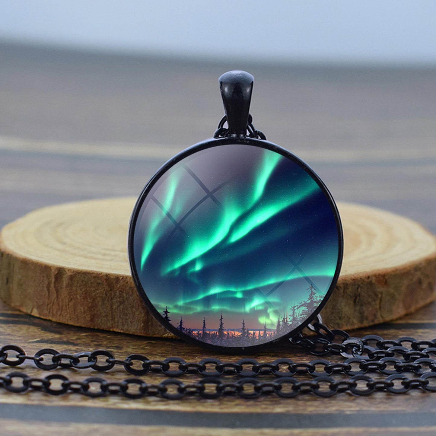 Collier noir lumineux Aurora Borealis - Bijoux Northern Light - Collier pendentif dôme en verre unique - Cadeau parfait pour les amoureux des aurores boréales