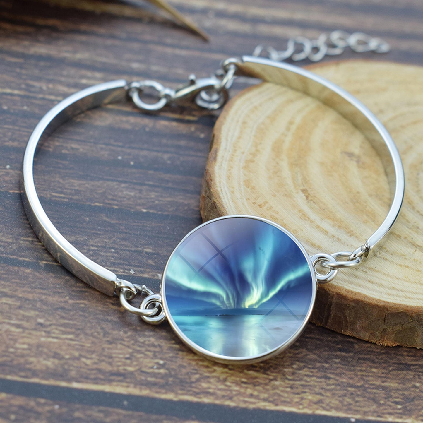 Luminous Aurora Borealis Bangle Bransoletka-Biżuteria zorzy polarnej-Unikalna szklana kaboszonowa posrebrzana bransoletka-Idealny prezent dla miłośników Aurory