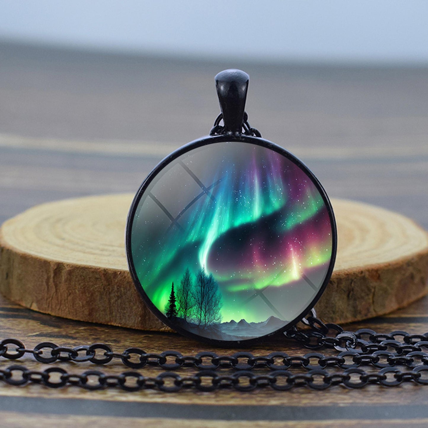 Collier noir lumineux Aurora Borealis - Bijoux Northern Light - Collier pendentif dôme en verre unique - Cadeau parfait pour les amoureux des aurores boréales