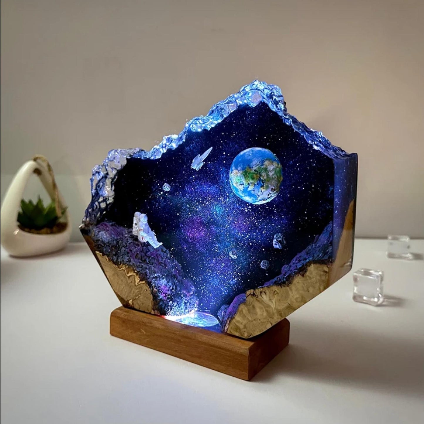 Space Universe Organism Resin Table Light Creative Art Decoration Lamp Earth Astronauts Theme Night Light USB Charge