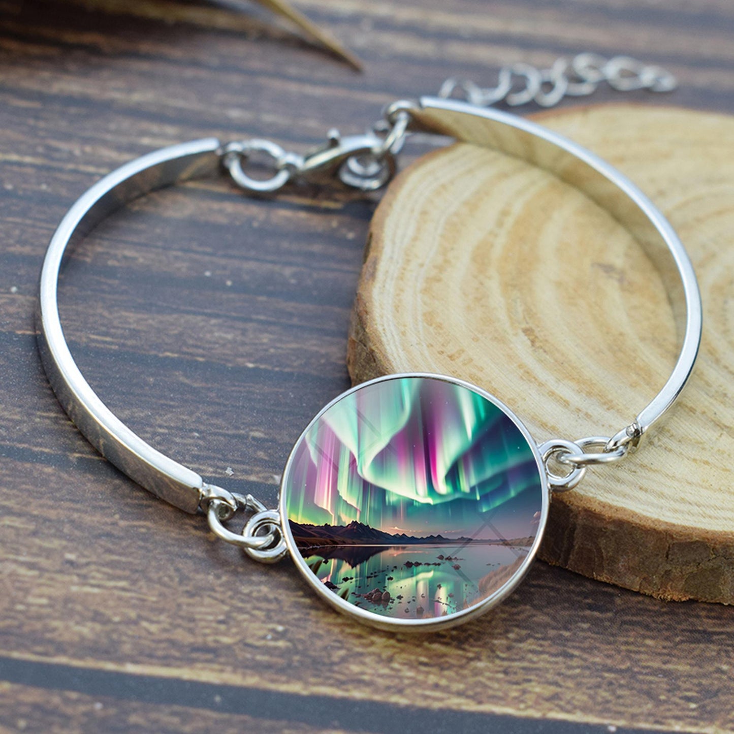 Brazalete luminoso de aurora boreal: joyería de luz del norte con cabujón de vidrio único y baño de plata, el regalo perfecto para amantes de la aurora