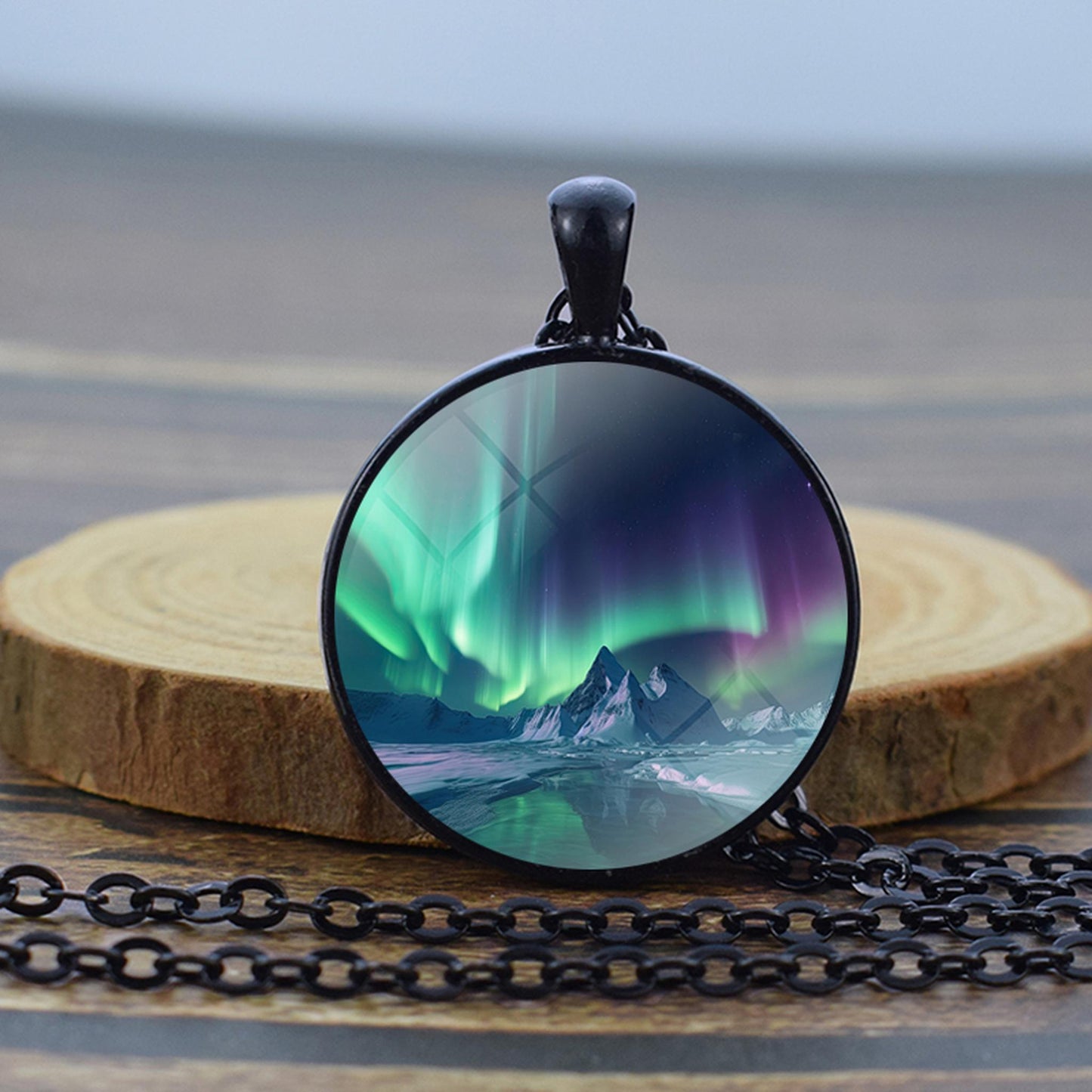 Collier noir lumineux Aurora Borealis - Bijoux Northern Light - Collier pendentif dôme en verre unique - Cadeau parfait pour les amoureux des aurores boréales