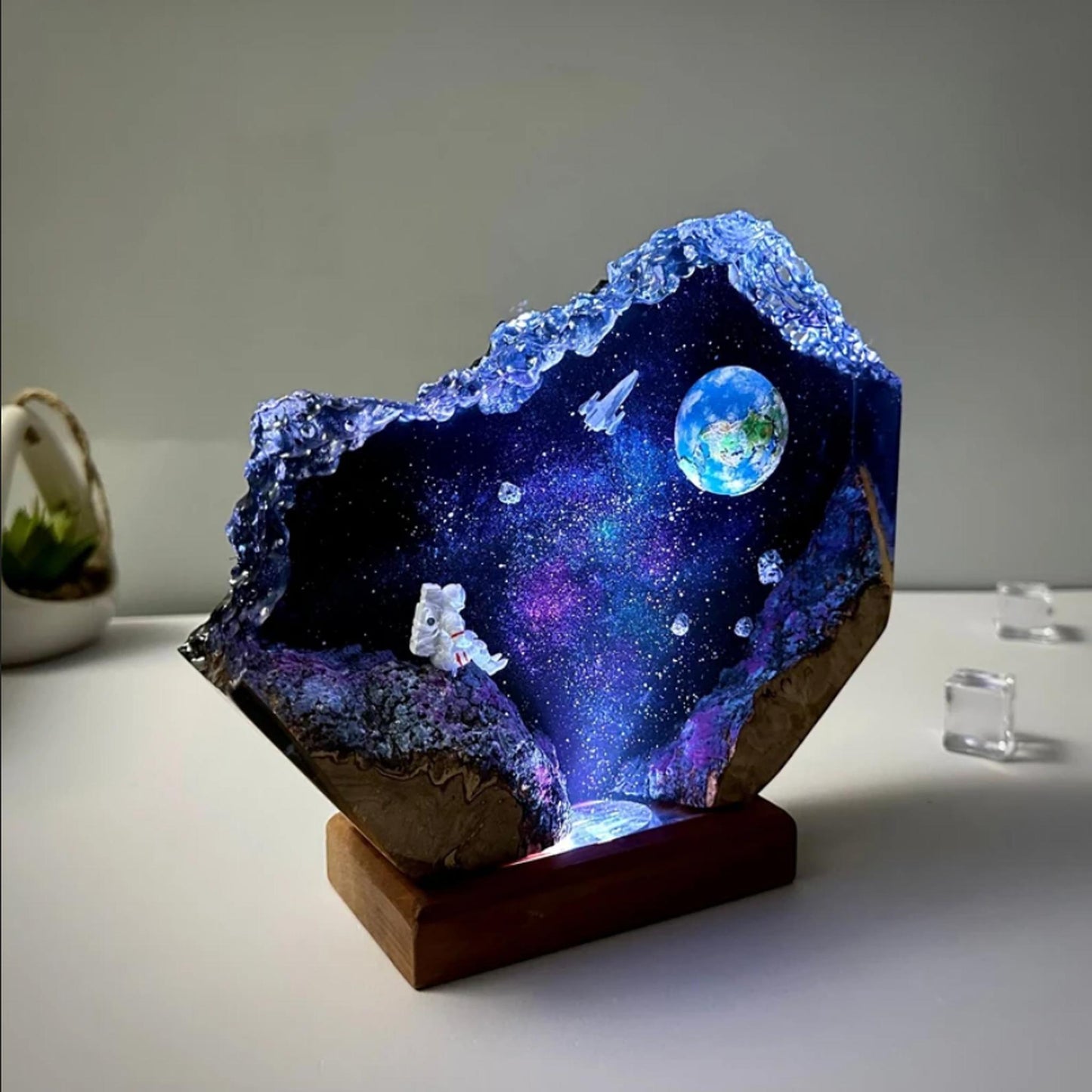 Space Universe Organism Resin Table Light Creative Art Decoration Lamp Earth Astronauts Theme Night Light USB Charge