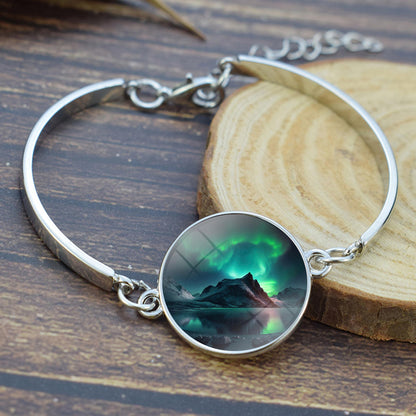 Bracciale rigido luminoso Aurora Borealis - Gioielli dell'aurora boreale - Bracciale placcato argento cabochon in vetro unico - Regalo perfetto per gli amanti dell'Aurora