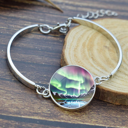 Brazalete luminoso de aurora boreal: joyería de luz del norte con cabujón de vidrio único y baño de plata, el regalo perfecto para amantes de la aurora