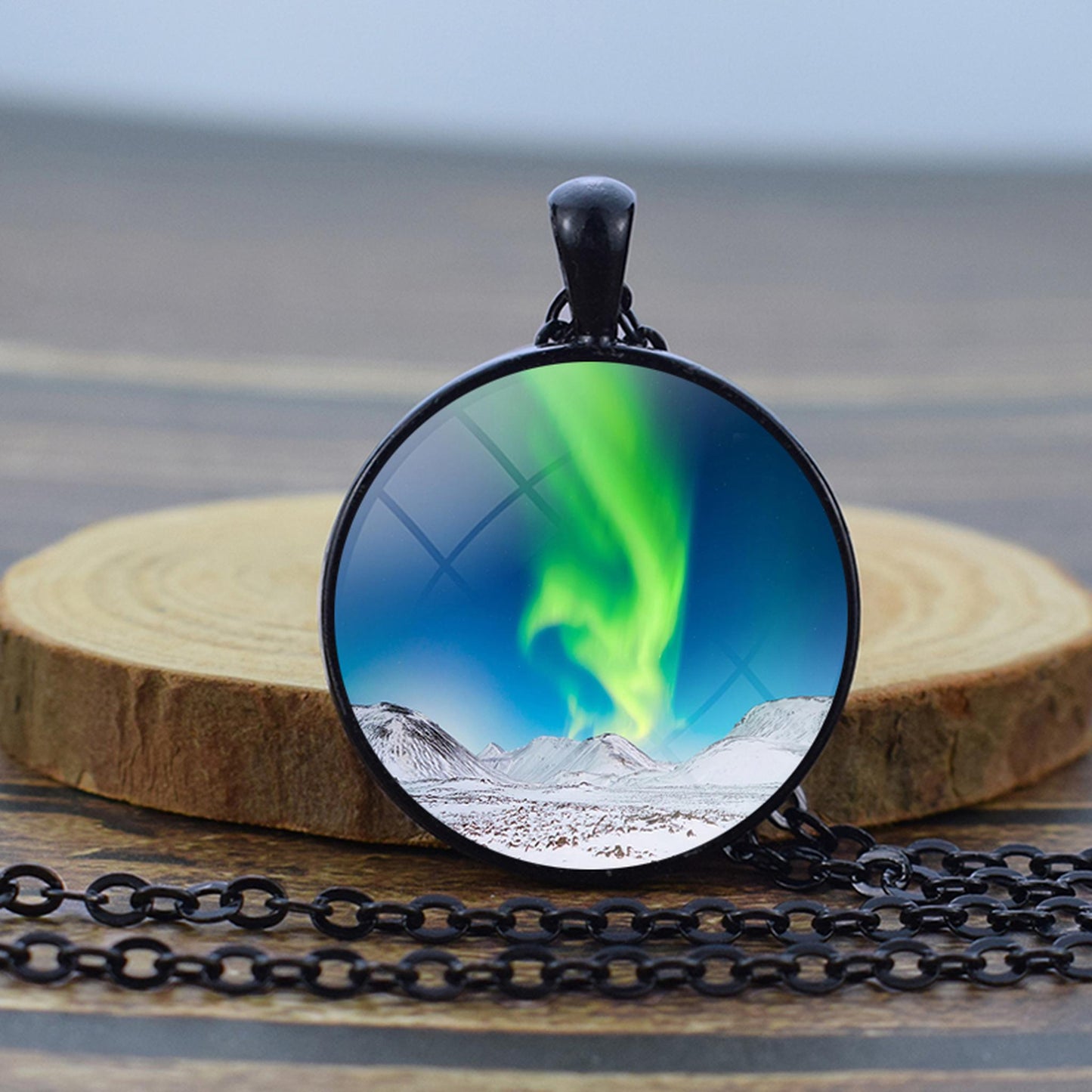 Collier noir lumineux Aurora Borealis - Bijoux Northern Light - Collier pendentif dôme en verre unique - Cadeau parfait pour les amoureux des aurores boréales