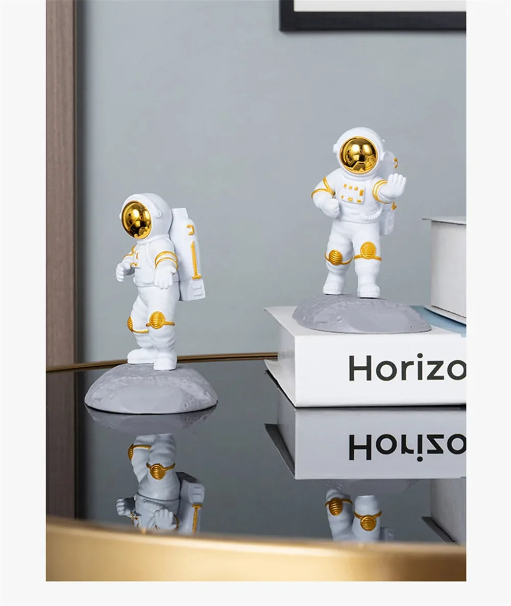 Astronaut Mobile Phone Stand Holder Spaceman Sculpture Desk Decoration Smartphone Bracket Home Ornaments for Space Enthusiasts