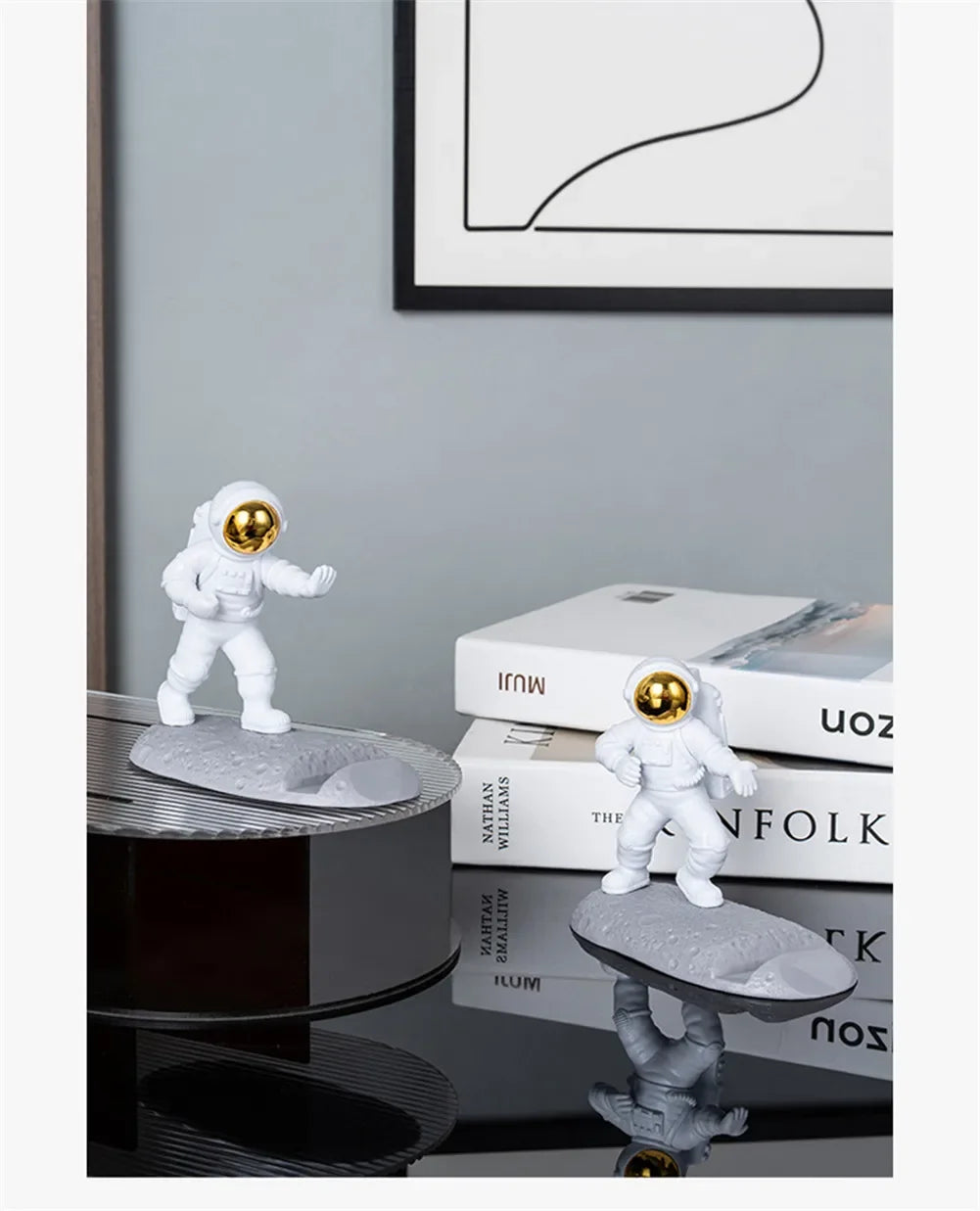 Astronaut Mobile Phone Stand Holder Spaceman Sculpture Desk Decoration Smartphone Bracket Home Ornaments for Space Enthusiasts