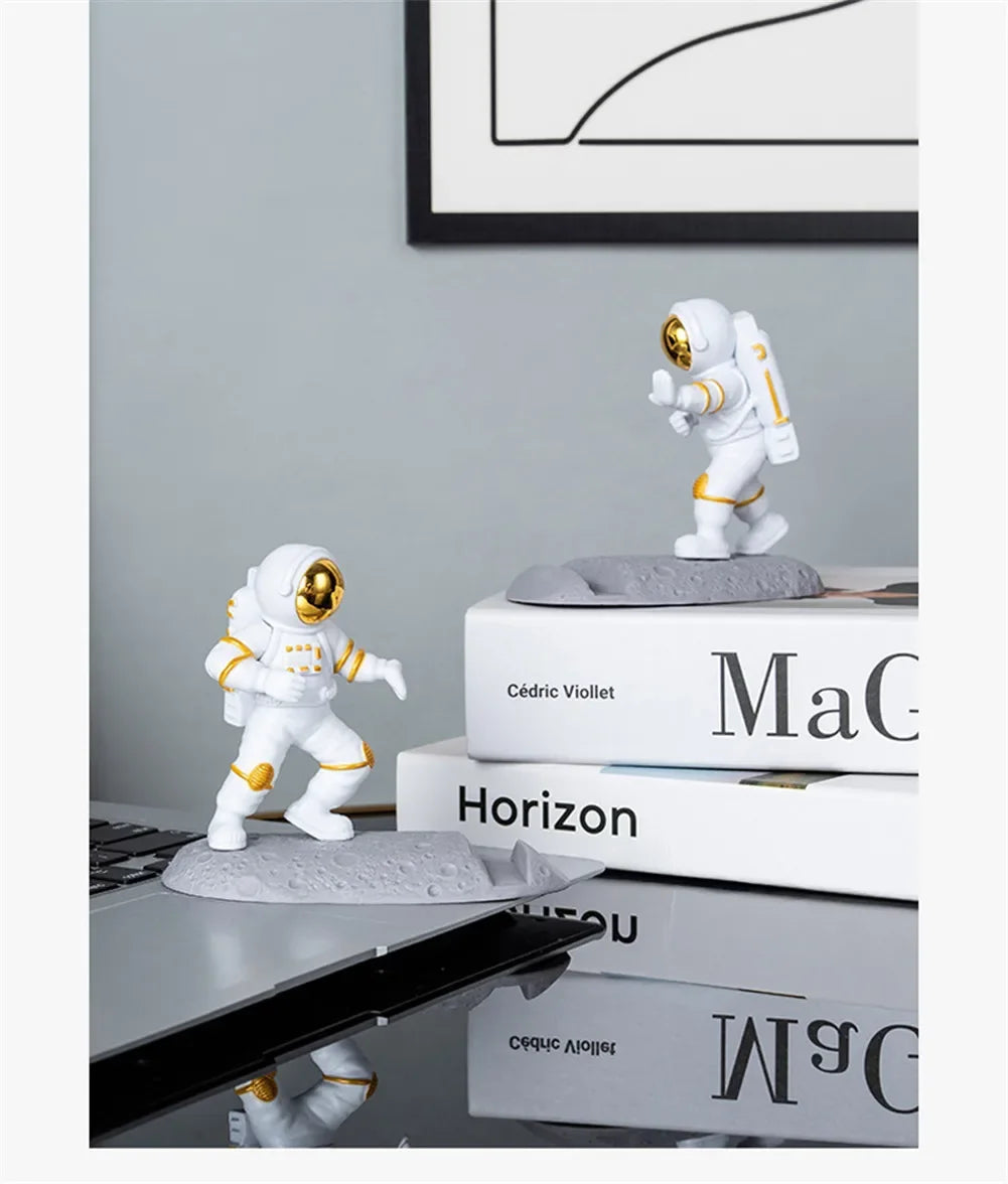 Astronaut Mobile Phone Stand Holder Spaceman Sculpture Desk Decoration Smartphone Bracket Home Ornaments for Space Enthusiasts