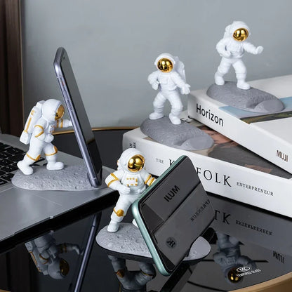 Astronaut Mobile Phone Stand Holder Spaceman Sculpture Desk Decoration Smartphone Bracket Home Ornaments for Space Enthusiasts